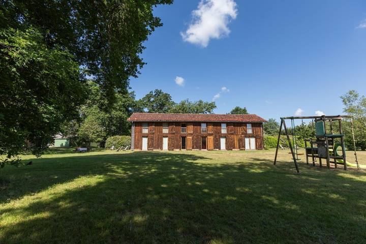 Gîte pour 14 personnes, avec piscine et jardin dans Parc naturel régional des Landes de Gascogne