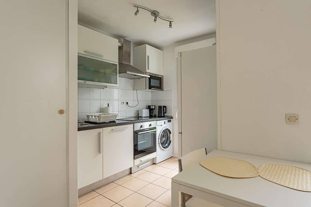 Entire apartment, Ground Floor Apartment with Pool, Terrace, and Garden, Near Bidassoa and Spain Border in Hendaye, Bayonne region