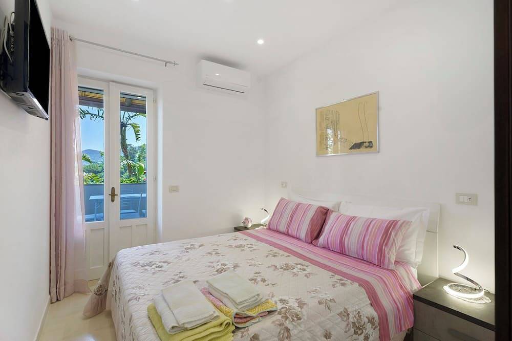 Villa 'Panorama Isola Di Ischia' con vista mare, Wi-Fi e aria condizionata in Lacco Ameno, Ischia