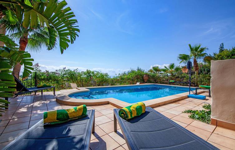 Seaside Retreat with Pool, Terrace & Grill | 2km to Costa d'en Blanes Beach in Bendinat, Calvià