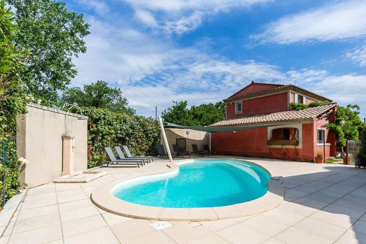 Villa pour 6 personnes, avec vue sur le lac et piscine ainsi que jardin et vue