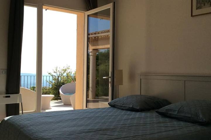 Location de vacances pour 19 personnes, avec balcon et jardin à Tourtour - 4