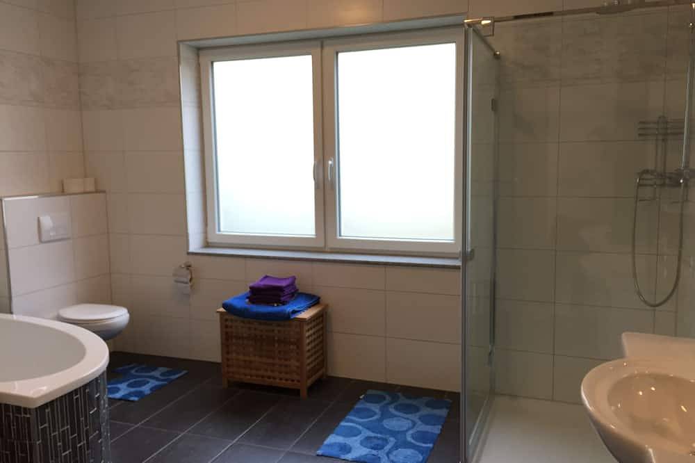 Ganze Wohnung, Ferienwohnung \"Leuker-Bad\" mit ca. 120m² für 3 Personen im Eg,ideal für Paare in Bad Schönborn, Kraichgau