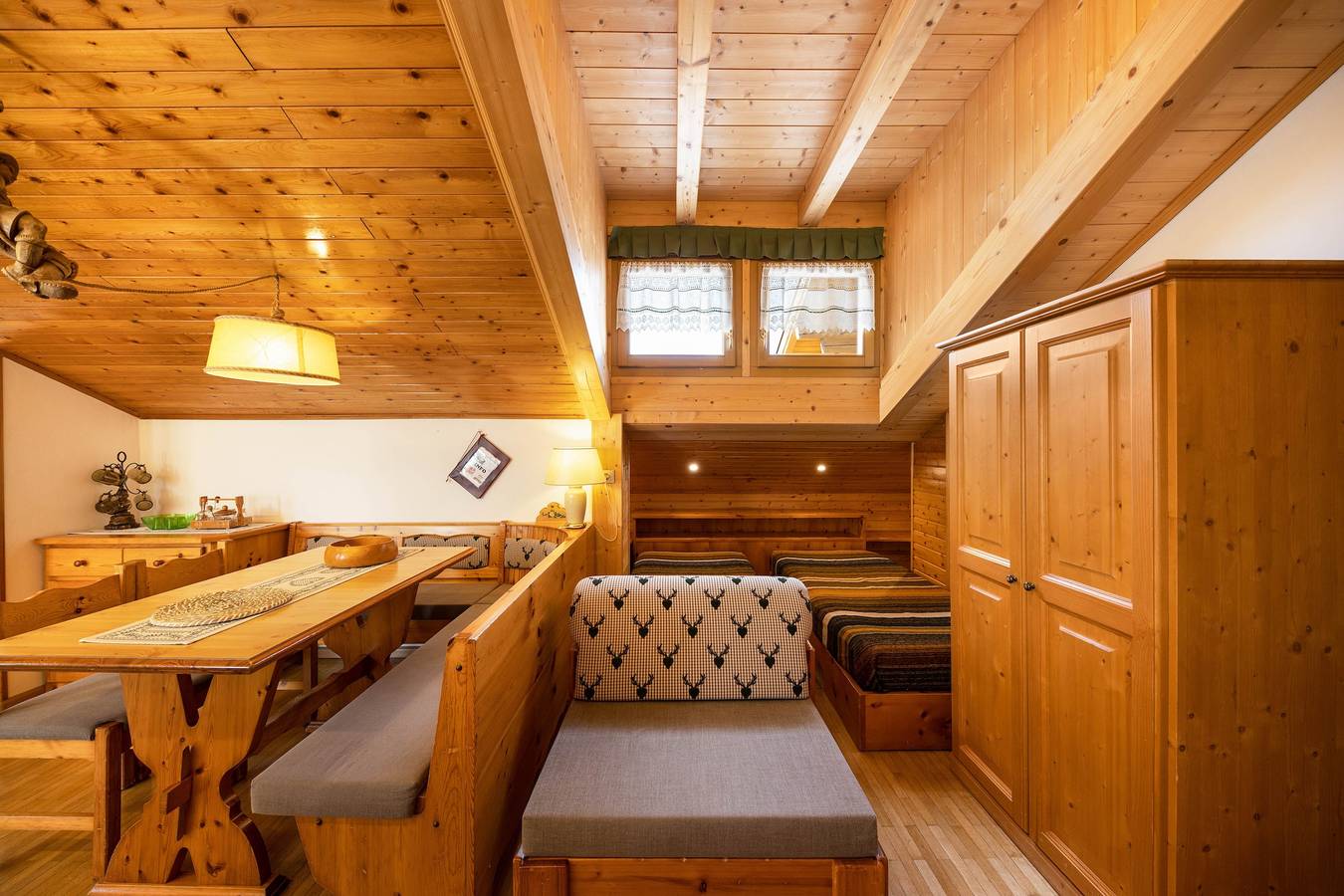 Entire apartment, Charming Apartment “Majon d’Aisciuda Vajolet” with Mountain View in San Giovanni di Fassa, Dolomiti Superski