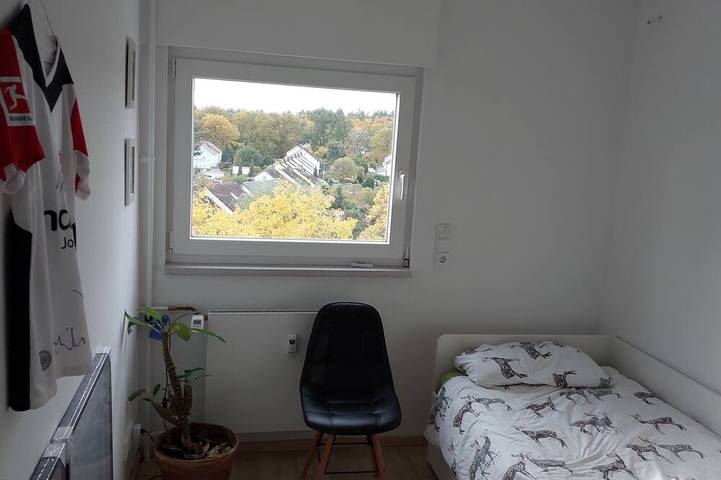 Entire apartment, Nice 4 room apartment, 5th floor - great view, balcony, near Frankfurt, 5 pers. in Dreieich, Landkreis Offenbach