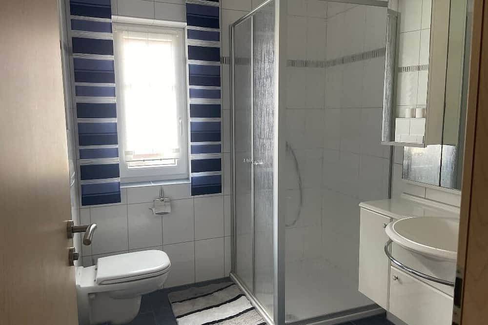 Ganze Wohnung, Kleiner, gemütlicher Bungalow für 3 Personen in Seenähe in Wackersdorf, Naturpark Oberpfälzer Wald