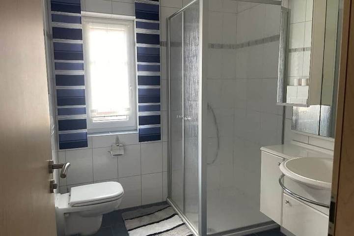 Ganze Wohnung, Kleiner, gemütlicher Bungalow für 3 Personen in Seenähe in Wackersdorf, Naturpark Oberpfälzer Wald