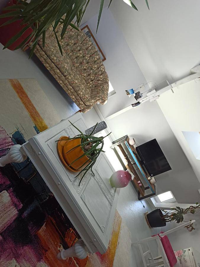 Double Room with Private Bathroom in Luzech, Quercy