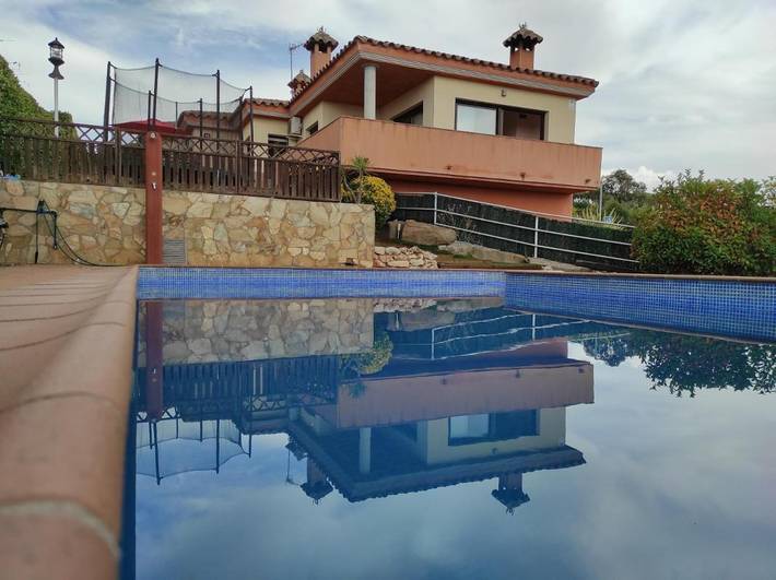 Casa rural para 9 personas, con Balcón y Terraza además de Jardín y Piscina en Tordera