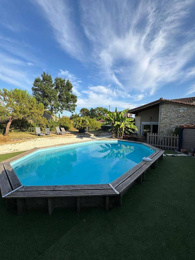 Location de vacances pour 10 personnes, avec piscine et jardin, animaux acceptés à Sansais