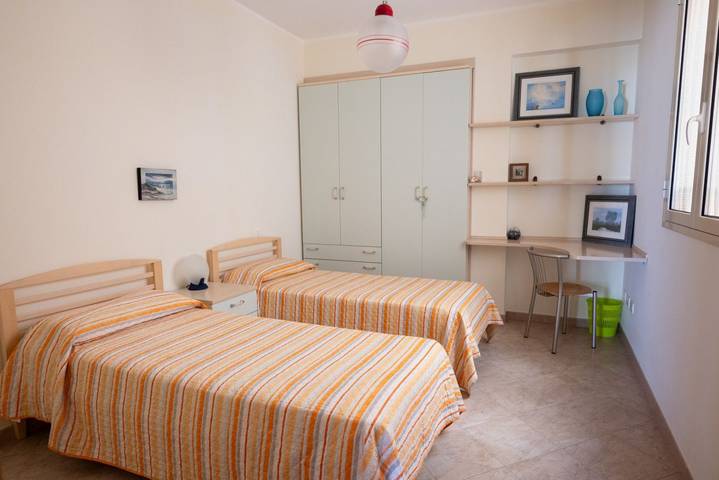 Entire apartment, Guesthost - Kalós Apartment in Pozzallo in Pozzallo, Ragusa Province
