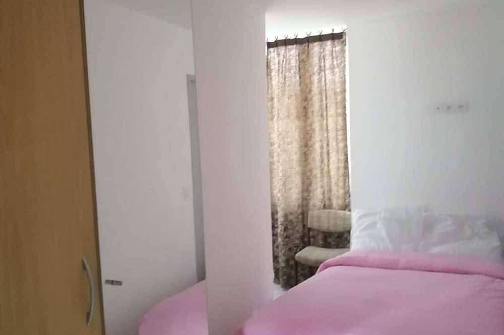 Entire apartment, 2Nd Floor Apartment Facing The Park in Saint-Chamond, Pilat Regional Nature Park