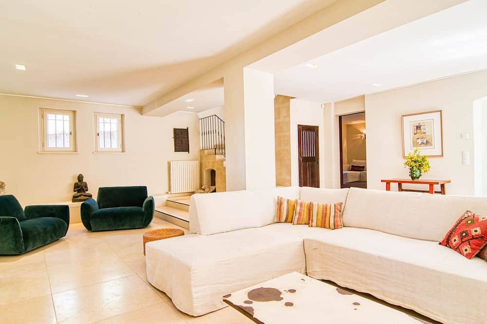 Domaine de Piegros by Interhome in Grambois, Parque natural regional del Luberon