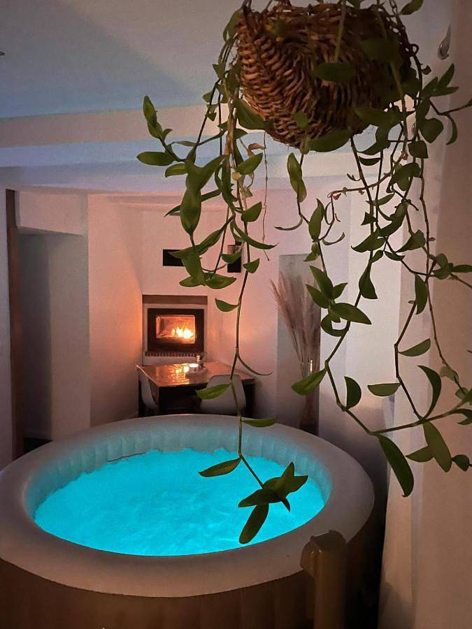 Gîte pour 2 personnes, avec jacuzzi à Aspiran