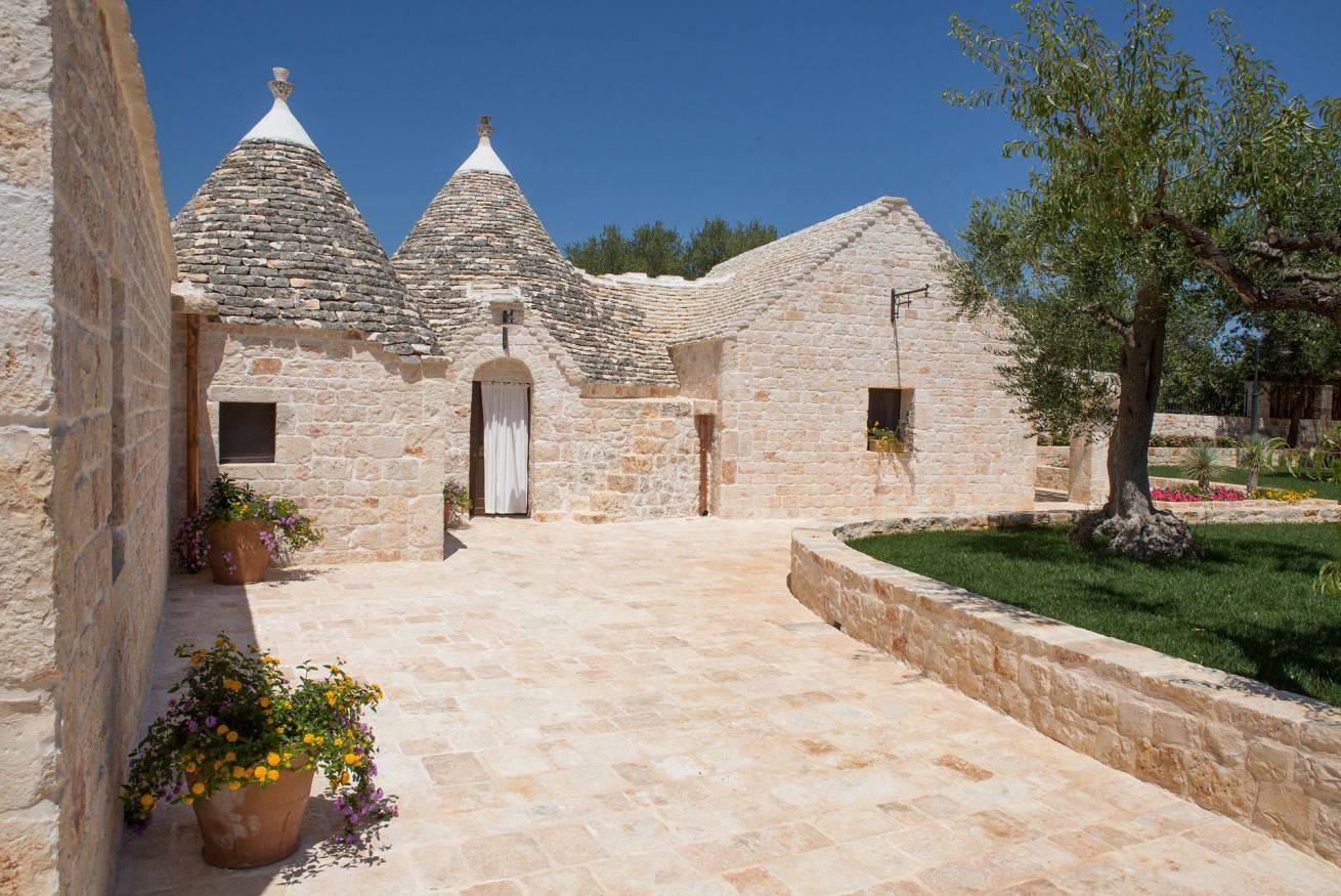 Authentic Apulian Reatreat inside Trulli with private pool in Castellana Grotte, Provincia di Bari