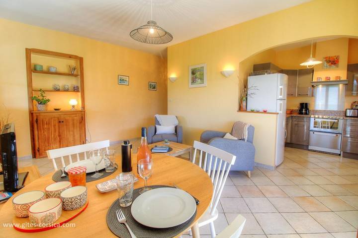 Gîte pour 2 personnes, avec Terrasse ainsi que Jardin et Vue à Sollacaro - 4
