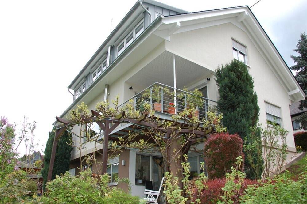 Ganze Wohnung, Komfortable Ferienwohnung mit separatem Eingang & Freisitz &Radgarage a.d. Mosel in Bullay, Traben-Trarbach und Umbegung