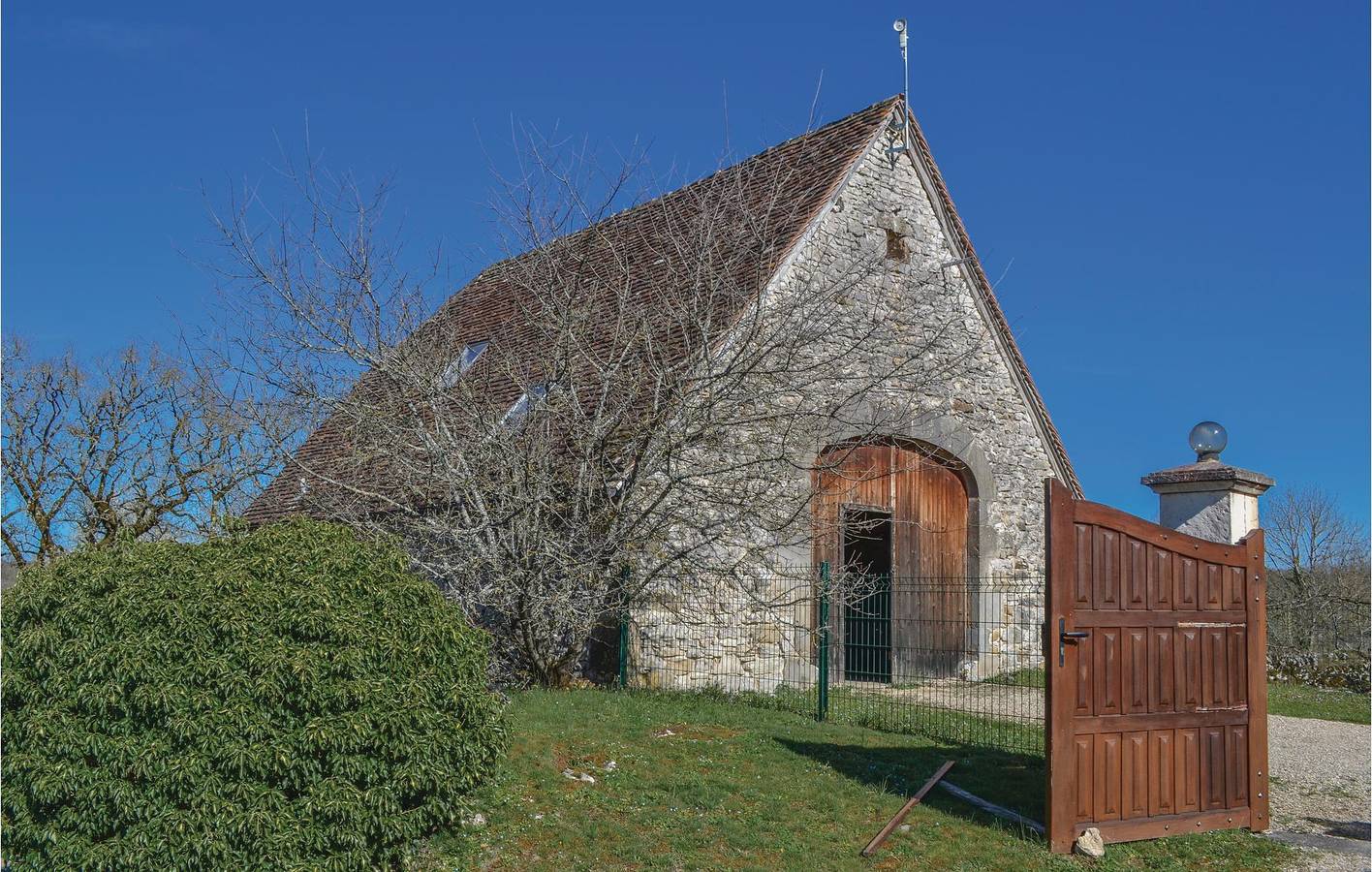 Appartement à Padirac au bord de la piscine - 900m du centre ville in Padirac, Parc Naturel Régional des Causses du Quercy