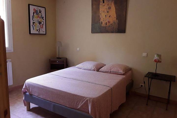 Location de vacances pour 6 personnes, avec jardin ainsi que terrasse et piscine, animaux acceptés à Althen-des-Paluds - 3