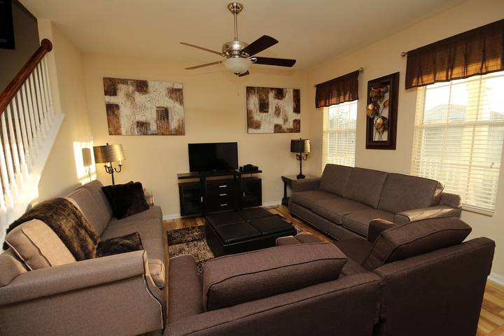 Vacation rental for 13 people, with yard and hot tub as well as terrace in Poinciana