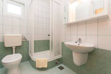 Ferienwohnung für 4 Personen, mit Balkon in Krvavica