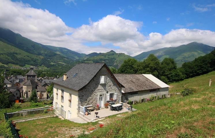 Gîte pour 8 personnes, avec Terrasse et Jardin