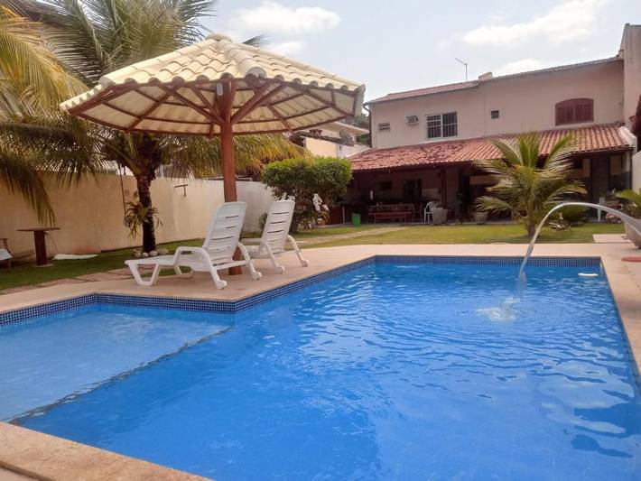 Casas e apartamentos de temporada para 23 pessoas, com piscina infantil e piscina e ainda terraço and jardim, com animais de estimação em Nova Almeida