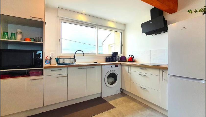 Gîte pour 4 personnes, avec terrasse ainsi que vue et jardin à Savasse - 3