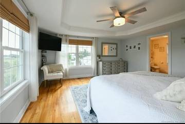 Vacation House for 10 Guests in New Haven, Connecticut, Picture 2