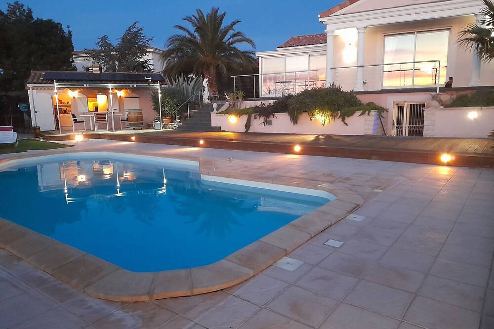 Entire apartment, Balcon Sur Les Corbieres Sud De France in Saint-André-de-Roquelongue, Narbonne region