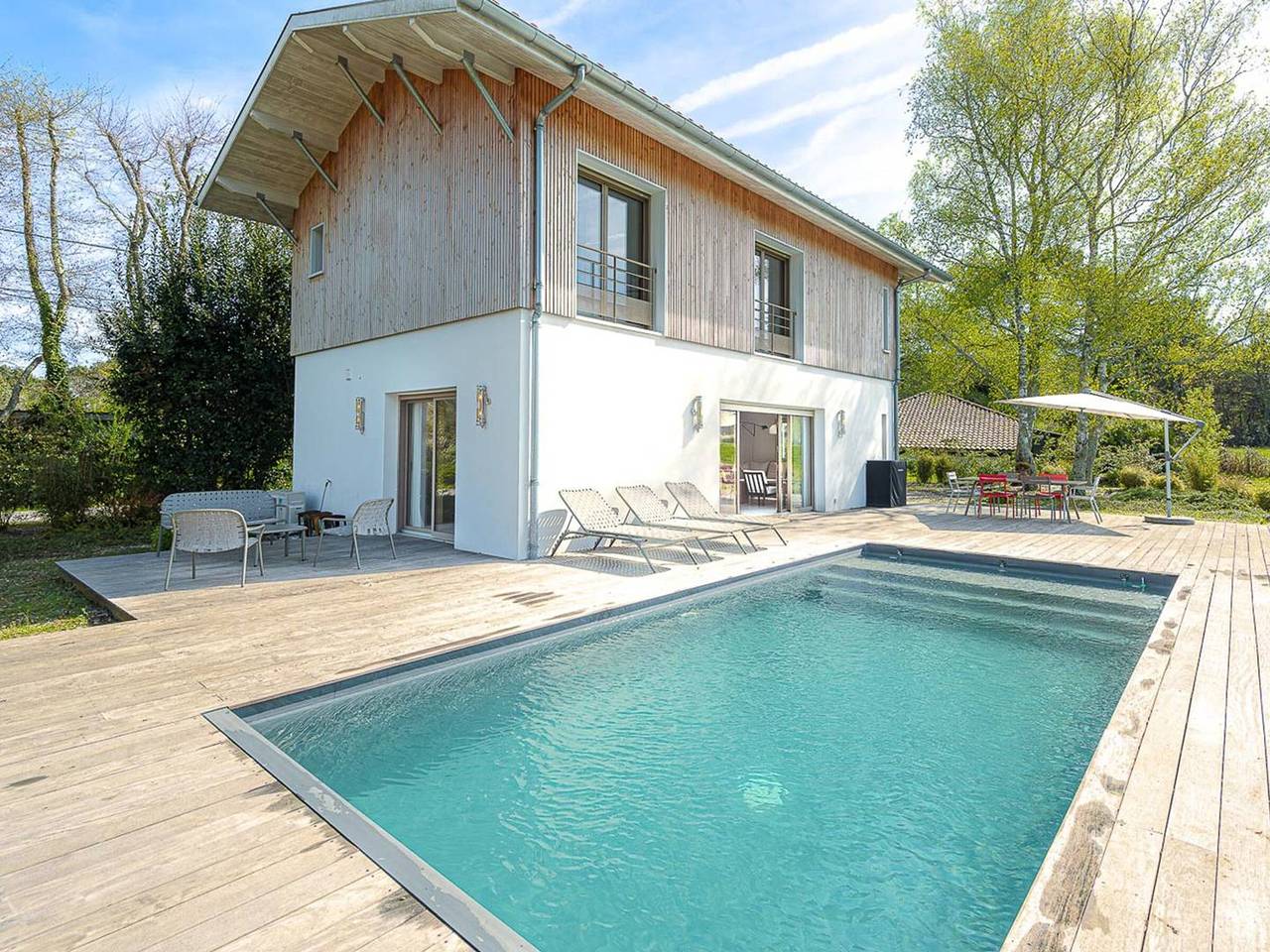 Luxuriöse Villa mit beheiztem Pool, moderner Küche, Kunstwerken, Nähe Strand und Waldwege in Seignosse, Côte d’Argent