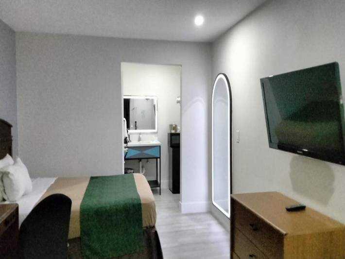 Ganze Wohnung, Juniorzimmer mit Queensize-Bett|Nsmk in Mojave-Wüste