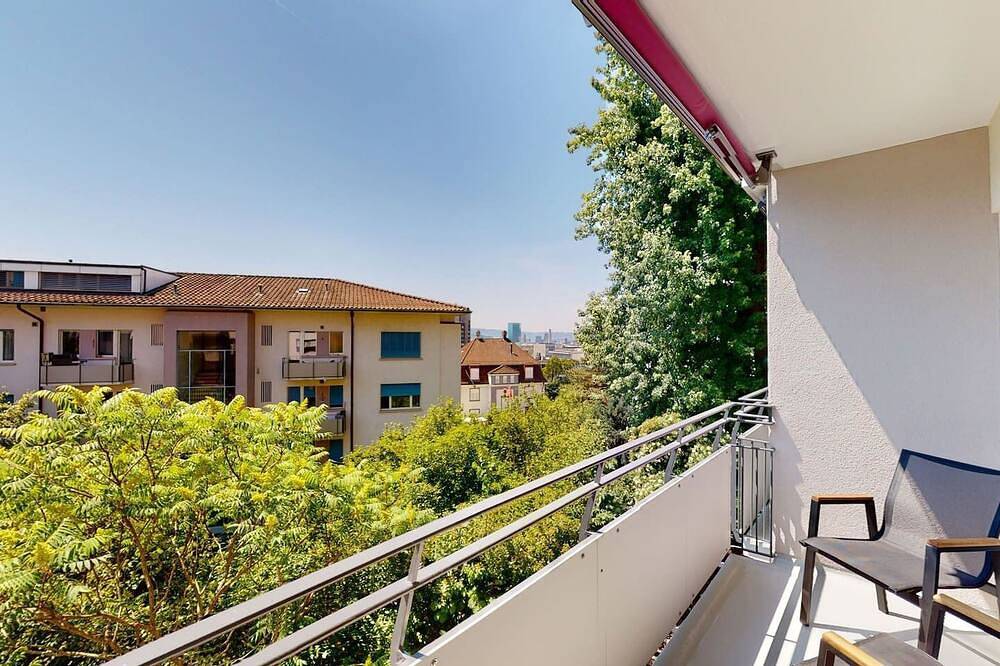 Big studio with balcony - Sun 14 in Zúrich, Distrito de Zúrich