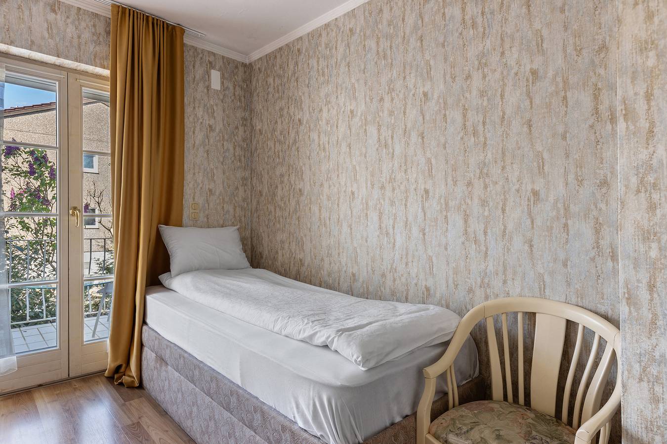 Dreibett Familienzimmer mit herrlichem Inselblick,  Balkon und Jacuzzi in Reichenau, Untersee