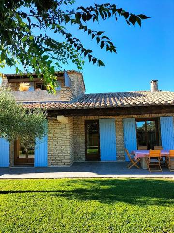 Cottage pour 6 personnes, avec piscine et sauna ainsi que jardin et vue, animaux acceptés à Mollégès