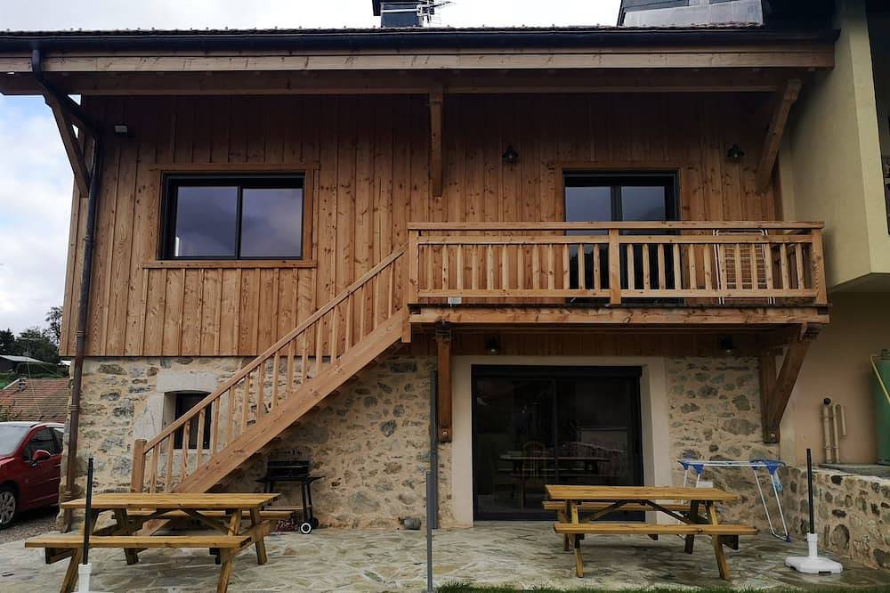 Appartement entier, Vaste Appartement Sur 2 Niveaux Avec Balcon Et Espace Exterieur Agreable in Mont-Saxonnex, Région de Bonneville