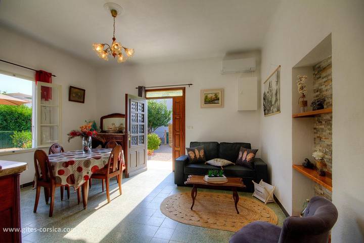 Gîte pour 6 personnes, avec Terrasse ainsi que Jardin et Vue dans Folelli - 4