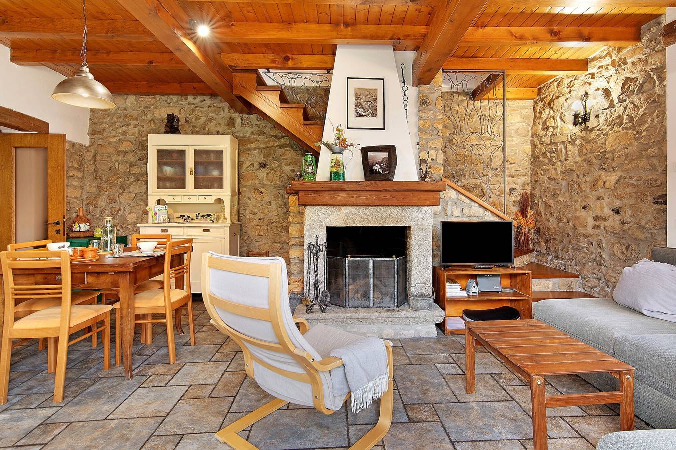 Ferienhaus 'Tra Lago e Monti' mit Seeblick, privater Terrasse und Wlan in Biazzeno, Gemeinde Dizzasco