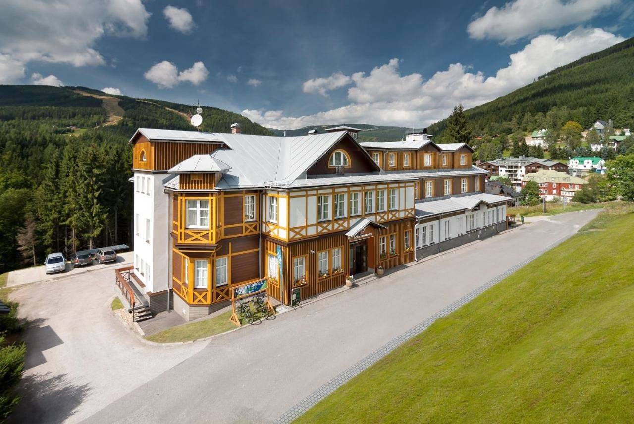 Hotel voor 2 personen met tuin in Špindlerův Mlýn, Trautenau regio