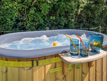 Glamping for 2 People in Sherwood Forest, Nottinghamshire, Photo 1