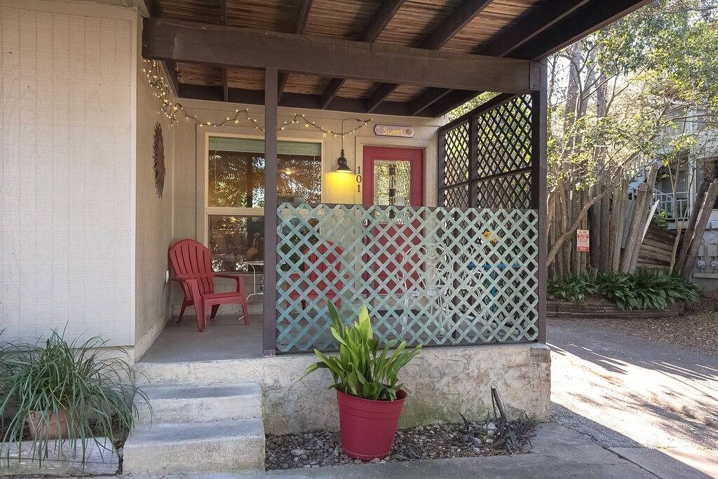 Ganze Wohnung, 2 Blocks zum Park, Springs, River, Trails, Bootfahren; 2 Meilen in die Innenstadt; Kingsize-Bett in Austin, Travis County