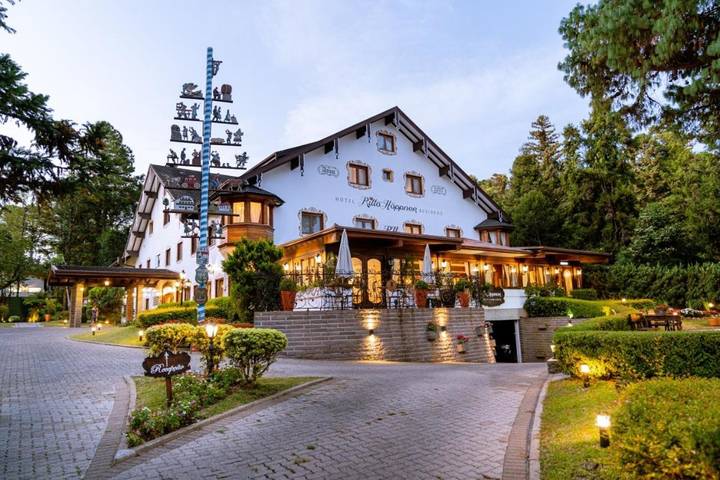 Hotel para 4 pessoas, com jacuzzi e piscina infantil e ainda jardim and piscina no Brasil