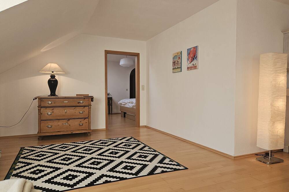 Ganze Wohnung, The View ist zurück! Stilvolle Ferienwohnung mit Traumblick, Ammersee Region in Landsberg am Lech, Romantische Straße