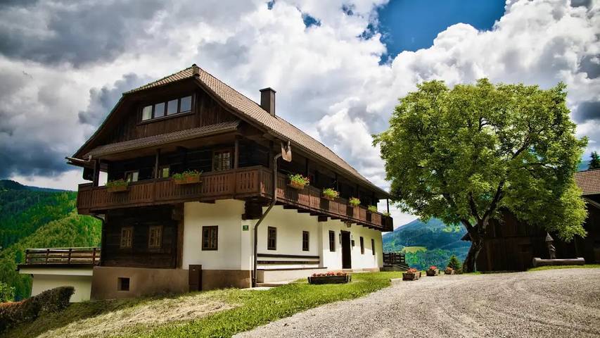 Ferienhaus für 30 Personen, mit Terrasse in Treffen am Ossiacher See