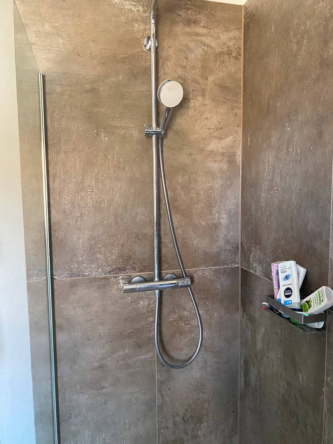 Apartamento entero, Apartamento 'Wein' con terraza privada, jardín compartido y Wi-Fi in Holzheim a.Forst, Baviera Oriental