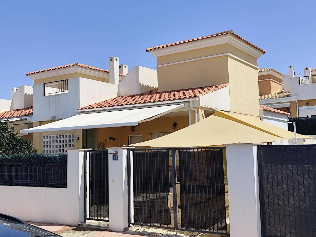 Chalet adosado acogedor Busot in Busot, Costa Blanca