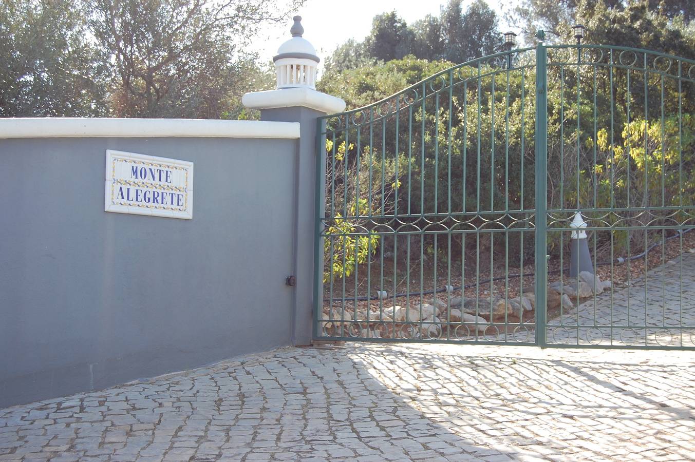 Charmante Villa mit 3 Schlafzimmer und Blick zum Meer in Santa Bárbara de Nexe, Faro