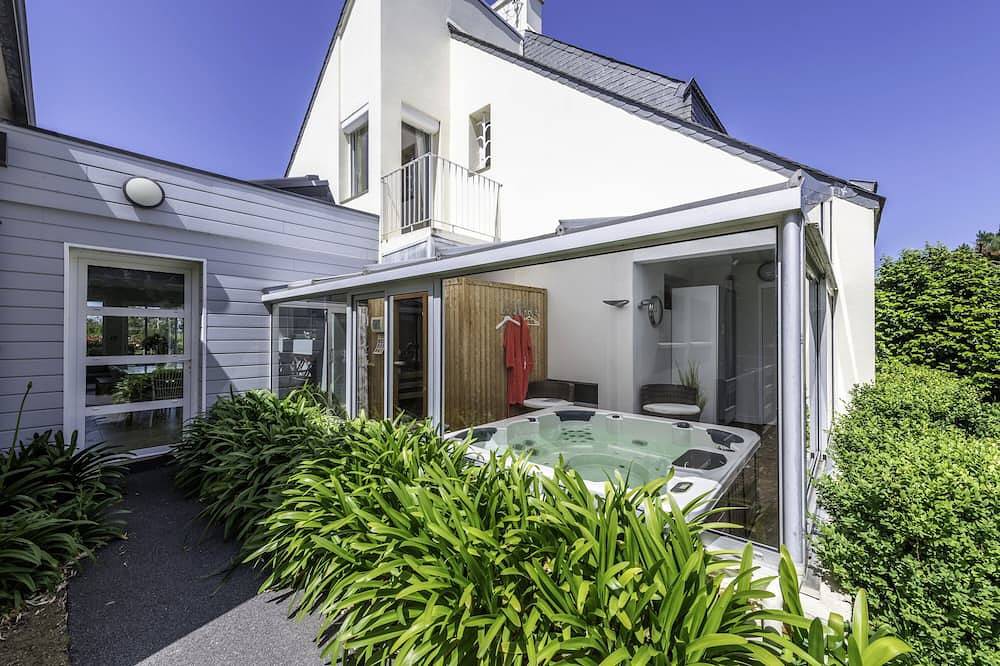Superb Villa Charming exceptional sea view - special discount julliet in Carantec, Ceinture Dorée