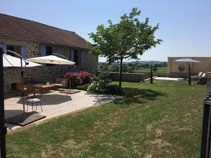 Gîte pour 4 personnes, avec piscine, adapté aux familles à Montirat