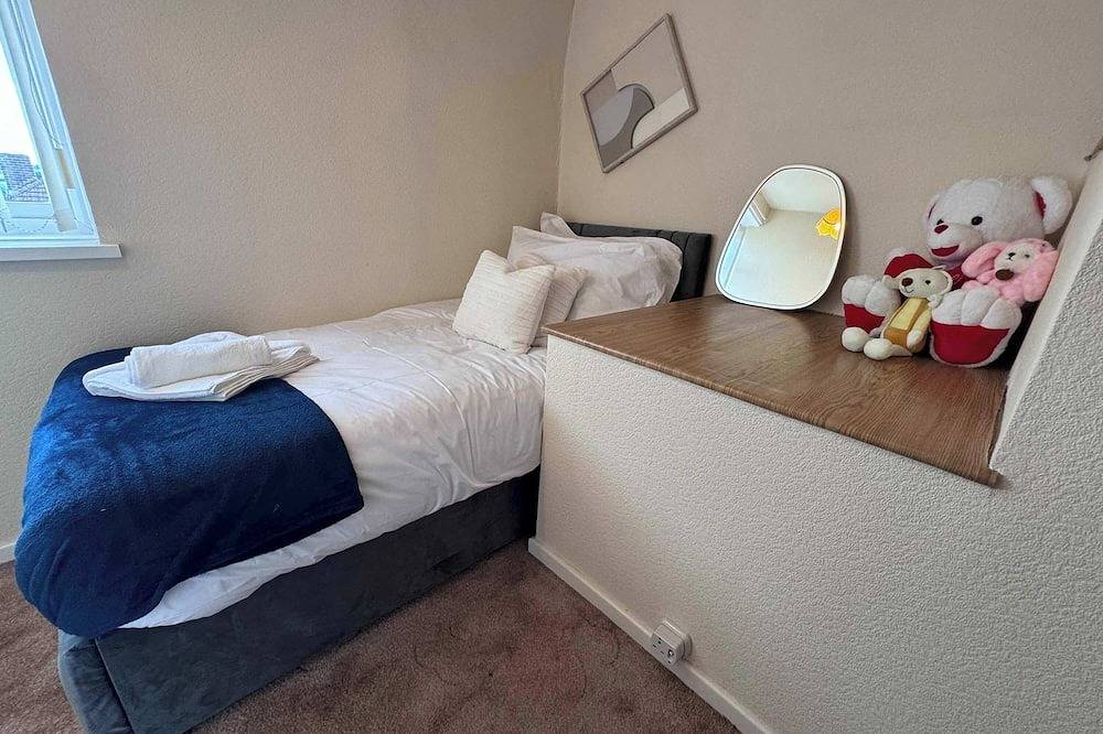 Welcoming 3Bdr Home nr Royal Hospital Chesterfield in Chesterfield, Derbyshire